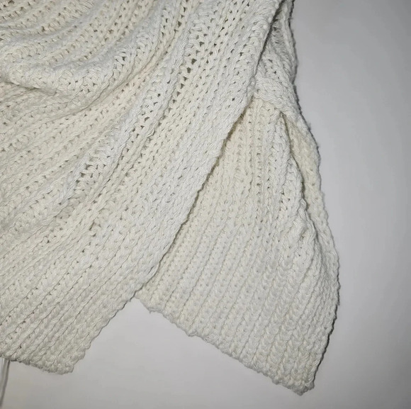 Le Lis Knit Bell Sleeve Loose Fit Sweater - Picture 2 of 6